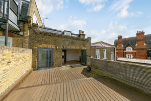 Bridge Road, East Molesey- click for photo gallery